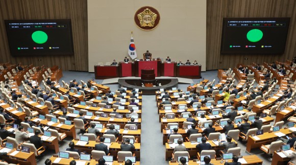 행정수도특별법 심사 지연에 
지역 정치권 