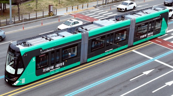 [르포]"이게 트램이야 버스야"…3중굴절버스 전국최초 시범운행