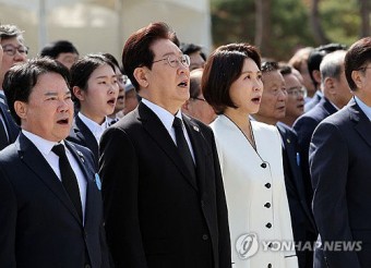 이 대통령 "민주주의 위해 희생한 분, 더 찾아내 포상·기록·예우"