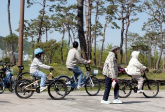 자전거 탄 세종시 풍경… `지속가능 도시·행정수도` 염원