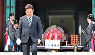 이재명 대통령, 충무공 이순신 장군 탄신 제481주년 기념다례 참석