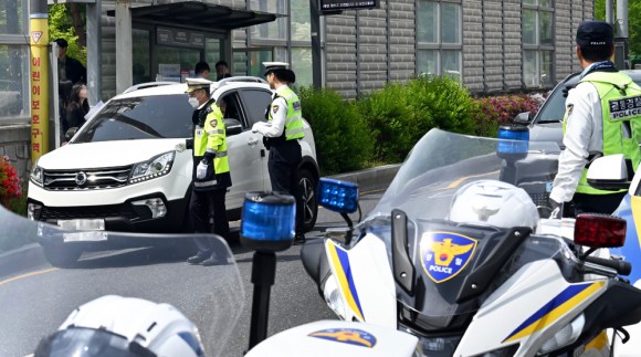 "멈춰? 그냥 가? 헷갈려요"…우회전 일시정지 시민 혼선