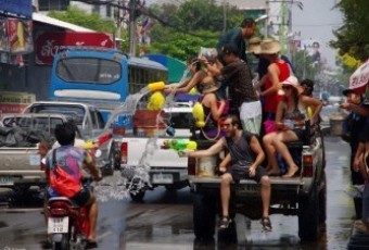 [서천다문화] `젖어야 진짜 새해!`…한 번 가면 빠진다는 태국 송크란 축제