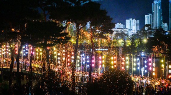 세종 `낙화축제` 도시 특화 브랜드 우뚝… 10만 인파 몰렸다