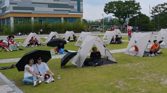 "더워도 월드컵은 못 참죠"야외 응원 나선 대전 시민들