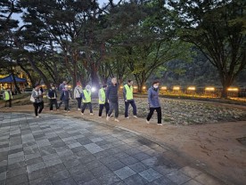 단양군, 달빛 아래 맨발로 건강 챙긴다…주민 참여형 걷기 프로그램 `호응`