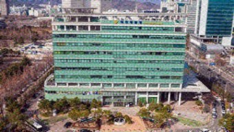 경찰, 이장우 시장 한화생명볼파크 스카이박스 사유화 의혹 수사