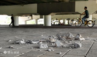 대전 가장교 시멘트 떨어짐 현상…시민들 안전 ‘위협’