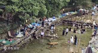 막바지 피서객 몰린 계룡산 계곡