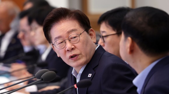 이대통령 "균형발전, 중앙정부는 적극 지원… 주도는 지방정부가"