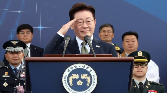 이 대통령 "국군사관학교 창설, 신속·과감하게 해달라"
