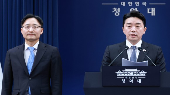 이대통령 두번째 비서실장에홍성 출신 임광현 국세청장