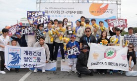 대전 선수들, 철인3종경기서 국내 최초 종합우승 3연패 `달성`