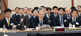 국회 과방위 국감장에 등장한 휴머노이드